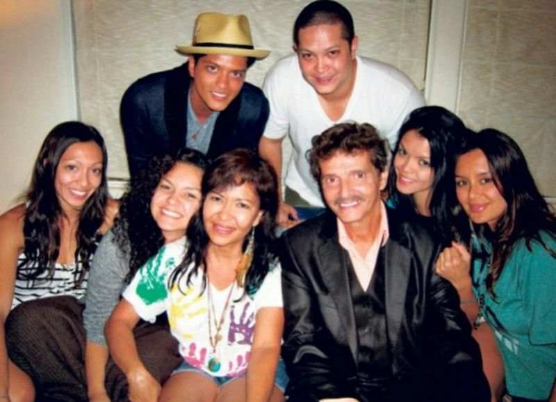 Bruno Mars with his siblings and parents