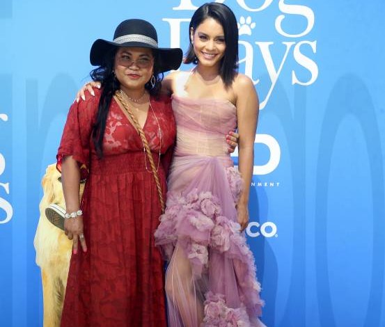 Vanessa Hudgens with her mother, Gina Guanco Hudgens