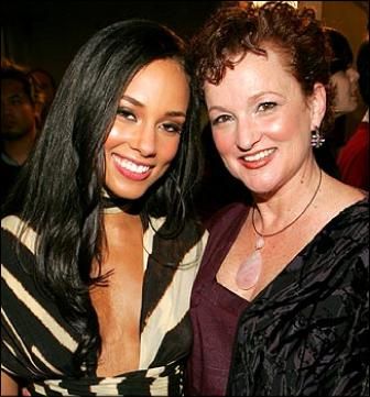 Image of Alicia Keys with her mother, Terria Joseph