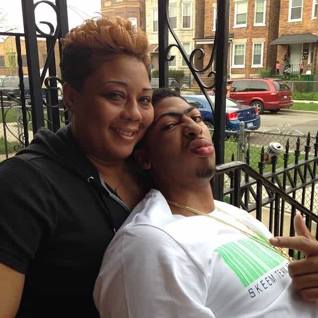 Image of Anthony Davis with his mother, Erainer Davis