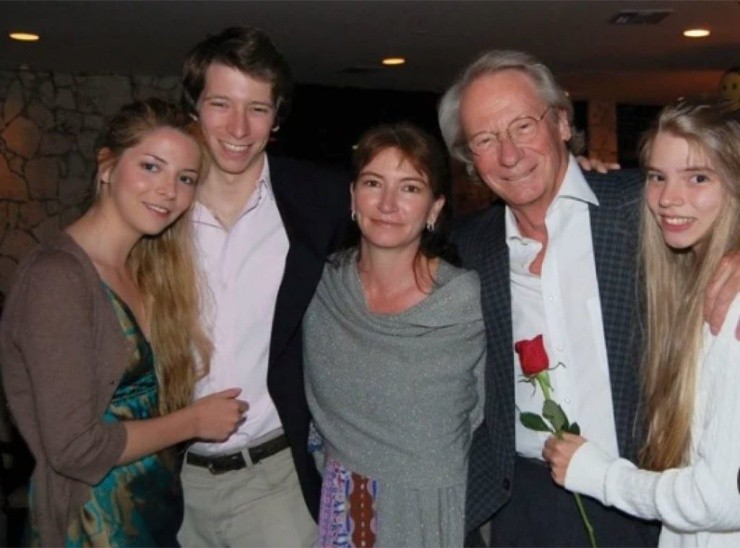 Image of Anya Taylor Joy with her family