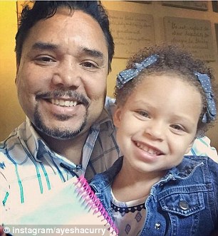 Image of Ayesha Curry's father, John Alexander, and daughter, Riley Curry