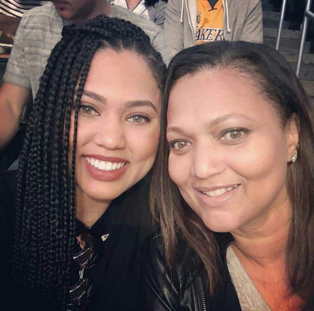 Image of Ayesha Curry with her mother, Carol Alexander