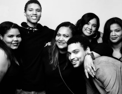 Image of Ayesha Curry with her siblings