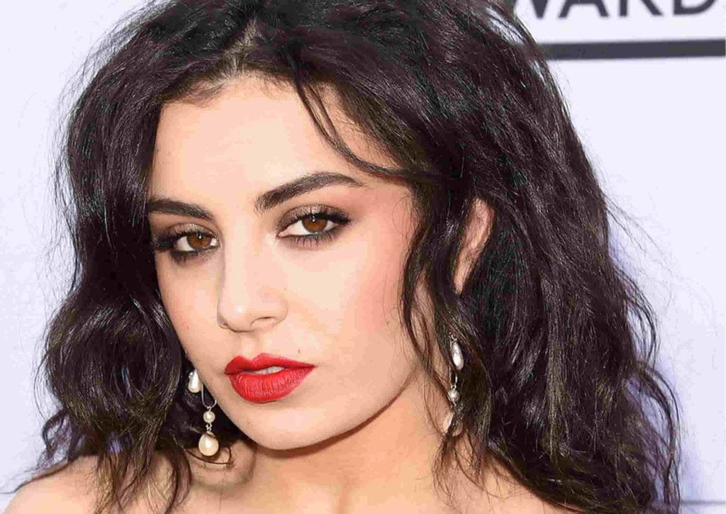 Charli XCX Parents: Shameera Aitchison, Jon Aitchison, Siblings ...