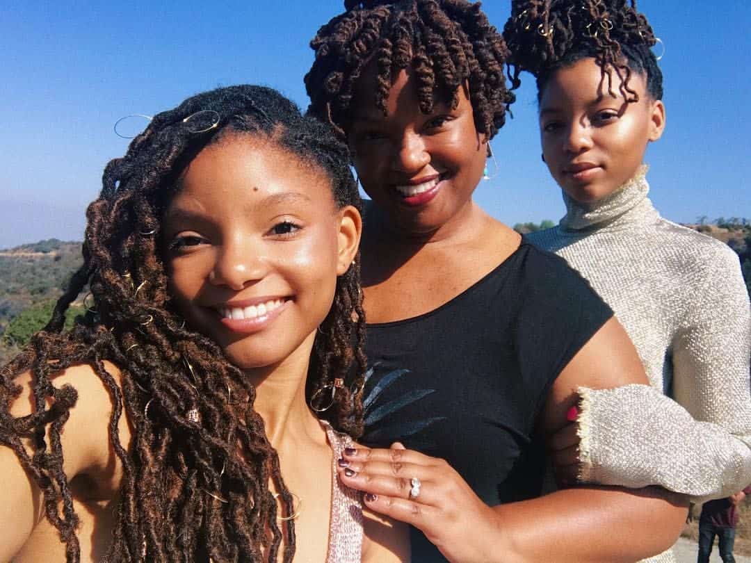 Image of Chloe and Halle with their mother, Courtney Bailey