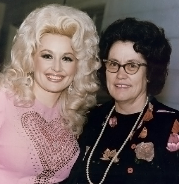 Image of Dolly Parton with her mother, Avie Lee Parton