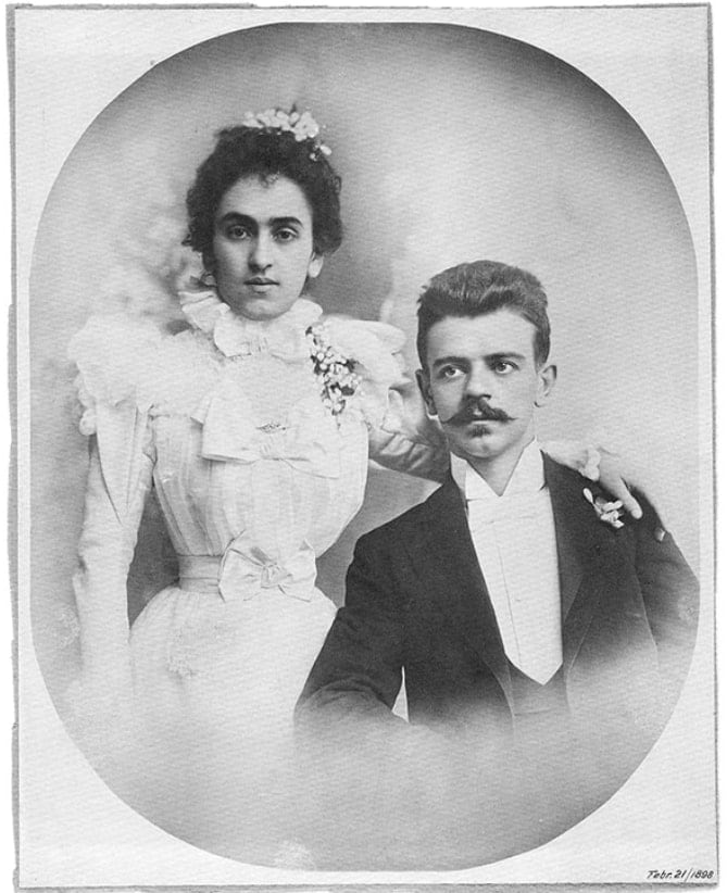 Image of Frida Kahlo's parents, Guillermo Khalo and Matilde Caldero y Gonzales