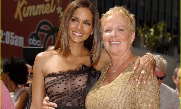 Image of Halle Berry with her mother, Judith Ann Hawkins