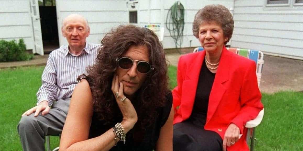 Image of Howard Stern with his parents, Ray and Ben Stern