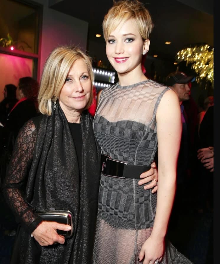 Image of Jennifer Lawrence with her mother, Karen Lawrence