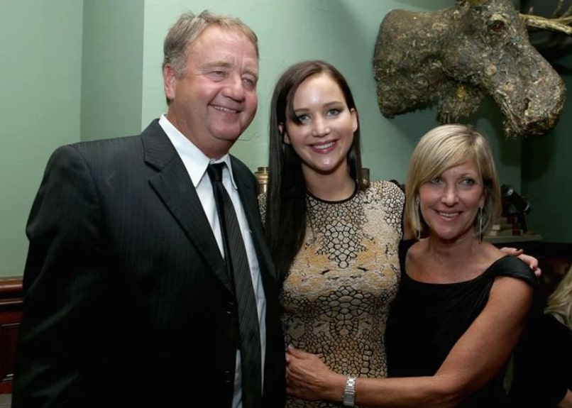 Image of Jennifer Lawrence with her parents, Karen and Gary Lawrence