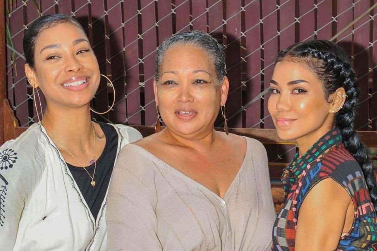 Image of Jhene Aiko with her sister and mother, Christina Yamamoto