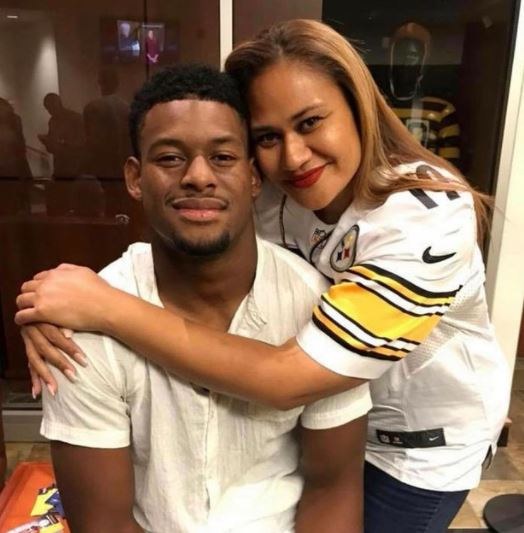 JuJu Smith Schuster with his mother, Sammy Schuster