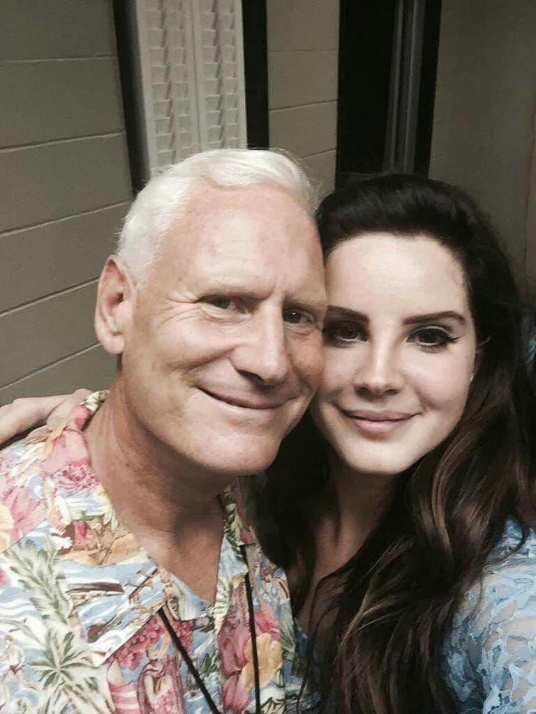 Image of Lana del Rey with her father, Robert England Grant, Jr.