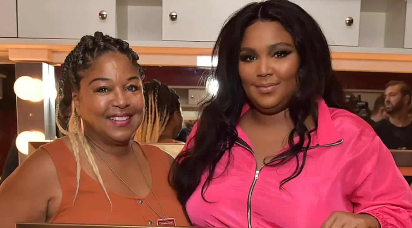 Image of Lizzo with her mother, Shari Johnson-Jefferson