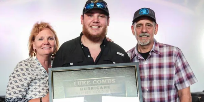Image of Luke Combs with his parents Rhonda and Chester Combs