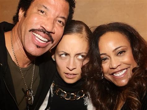 Image of Nicole Richie with her parents, Karen Moss and Peter Michael Escovedo