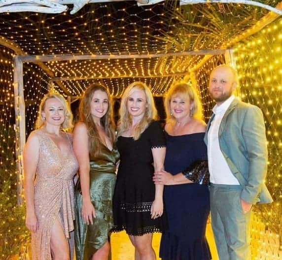 Image of Rebel Wilson with her mother, Sue Bownds and her siblings