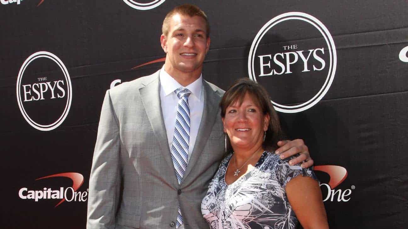 Image of Rob Gronkowski with his mother, Diane Walters