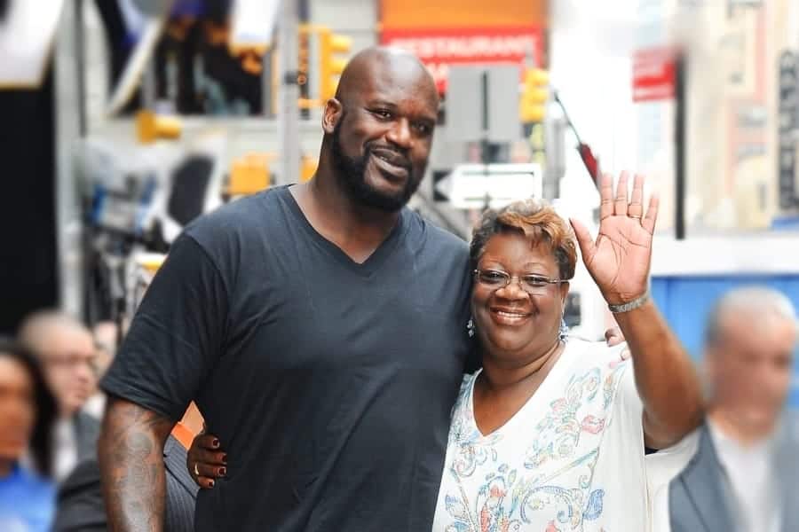 Image of Shaq with his mother Lucille O'Neal 
