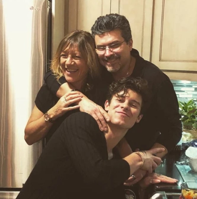 Image of Shawn Mendes with his parents, Karen and Manuel Mendes