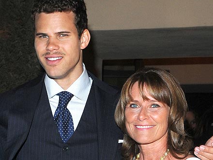 Image of Kris Humphries with her mother, Debra Humphries