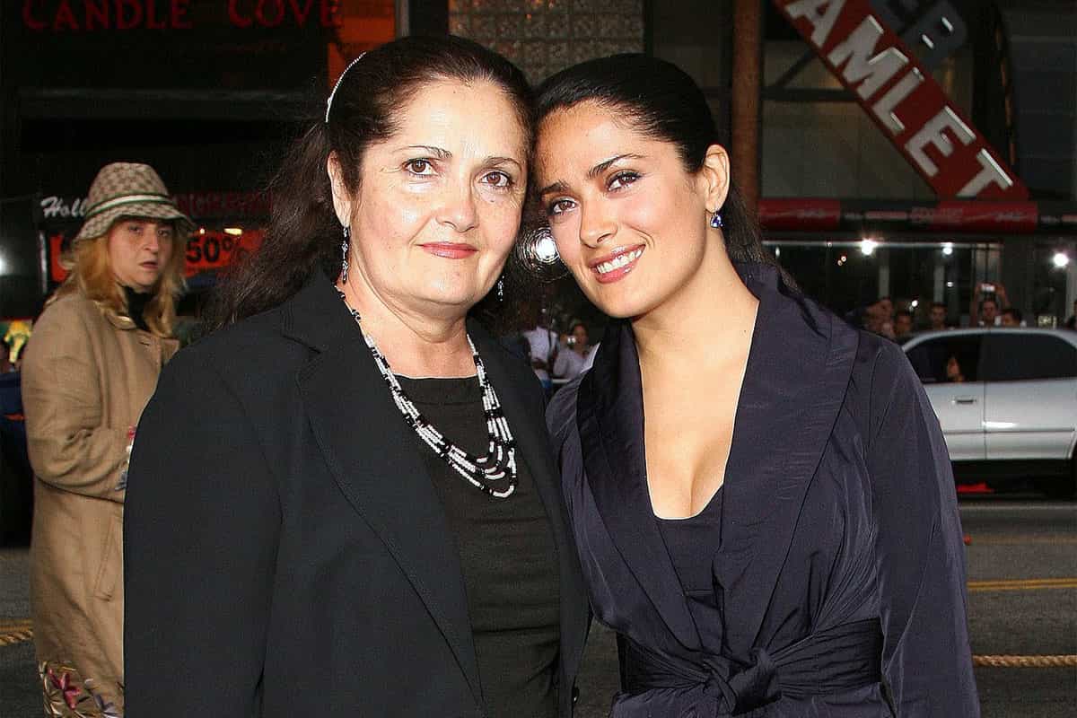 Image of Salma Hayek with her mother, Diana Jimenez Medina