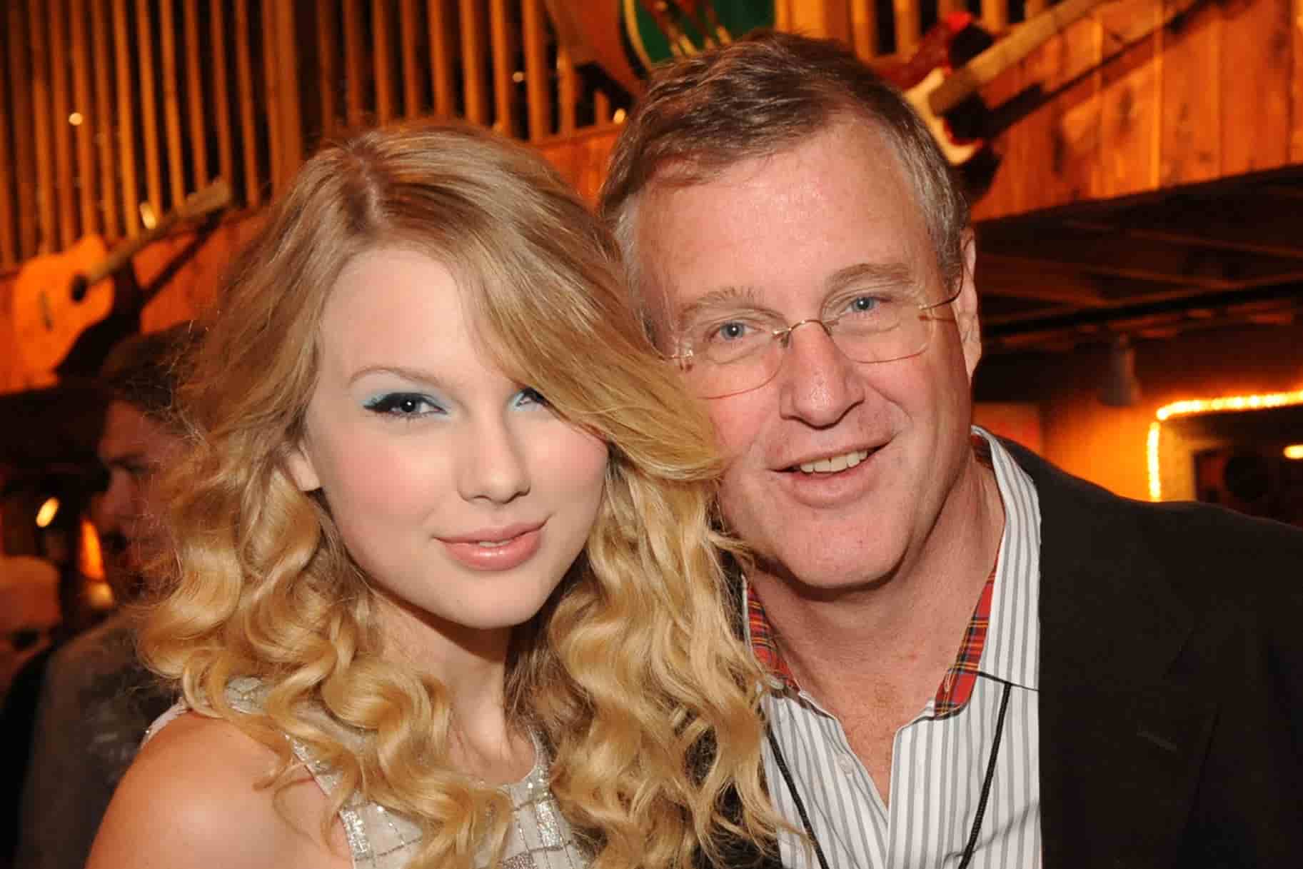 Image of Taylor Swift with her father, Scott Kingsley Swift