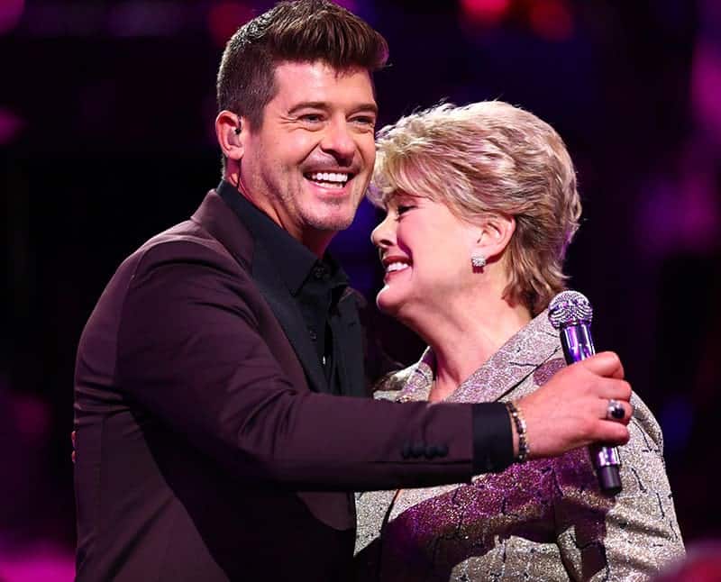 Image of Robin Thicke with his mother, Gloria Loring