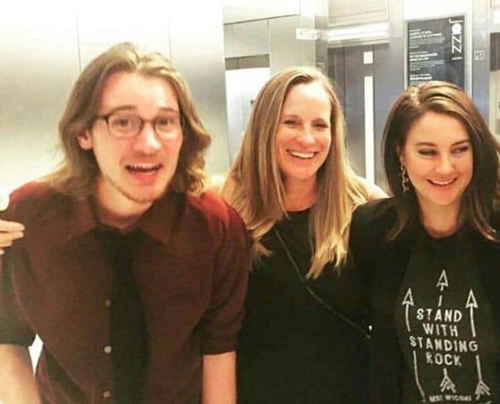 Image of Shailene Woodley with her mother, Lori, and her brother, Tanner Woodley