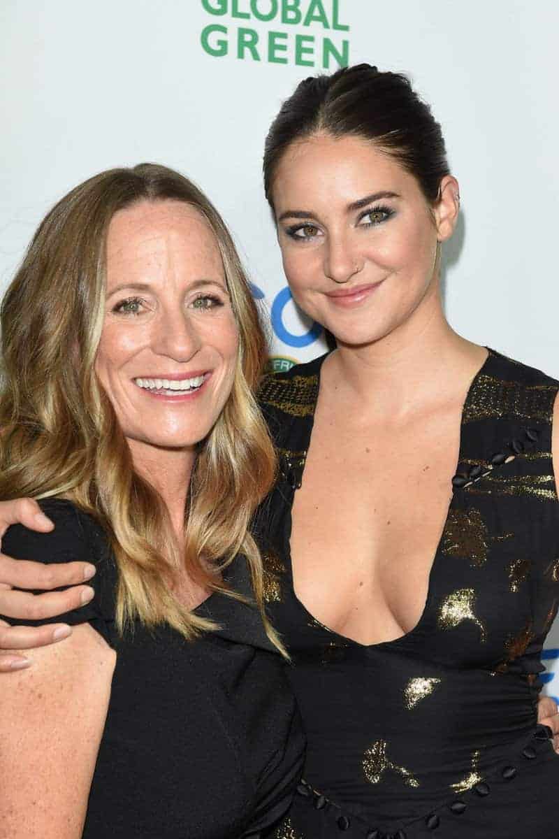 Image of Shailene Woodley with her mother, Lori Woodley