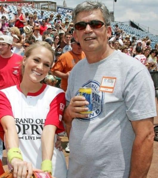 Image of Carrie Underwood with her Father 