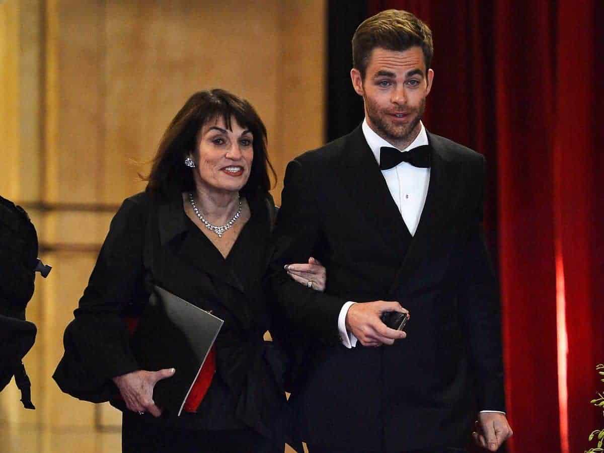 Image of Chris Pine with his mother, Gwynne Gilford