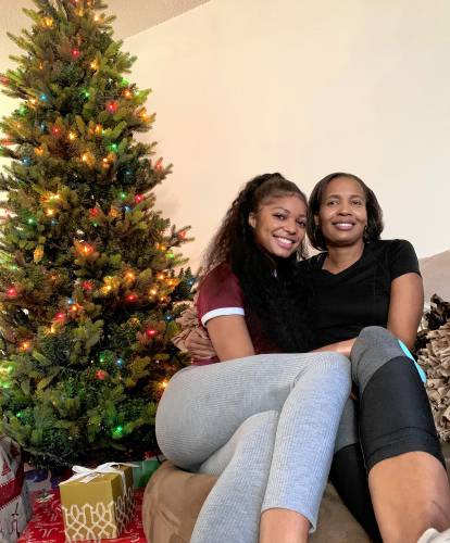Image of Gabby Thomas with her mother, Jennifer Randall