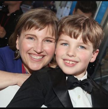 Image of Iain Armitage with his mother, Lee Armitage