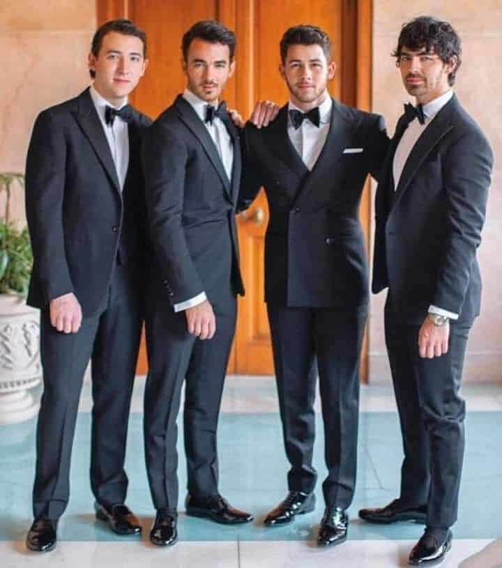 Image of Jonas Brothers with their youngest brother, Frankie Jonas