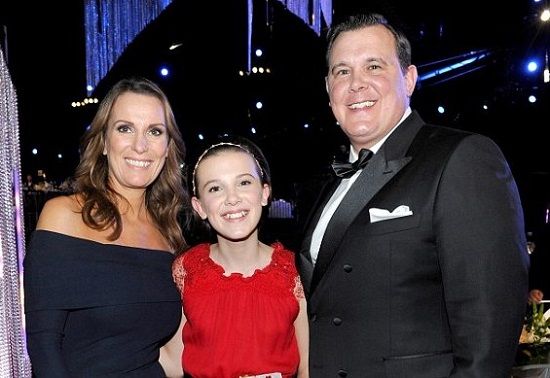 Image of Millie Bobby Brown with her parents, Kelly and Robert Brown