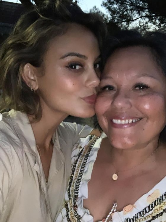 Image of Nathalie Kelley with her mom