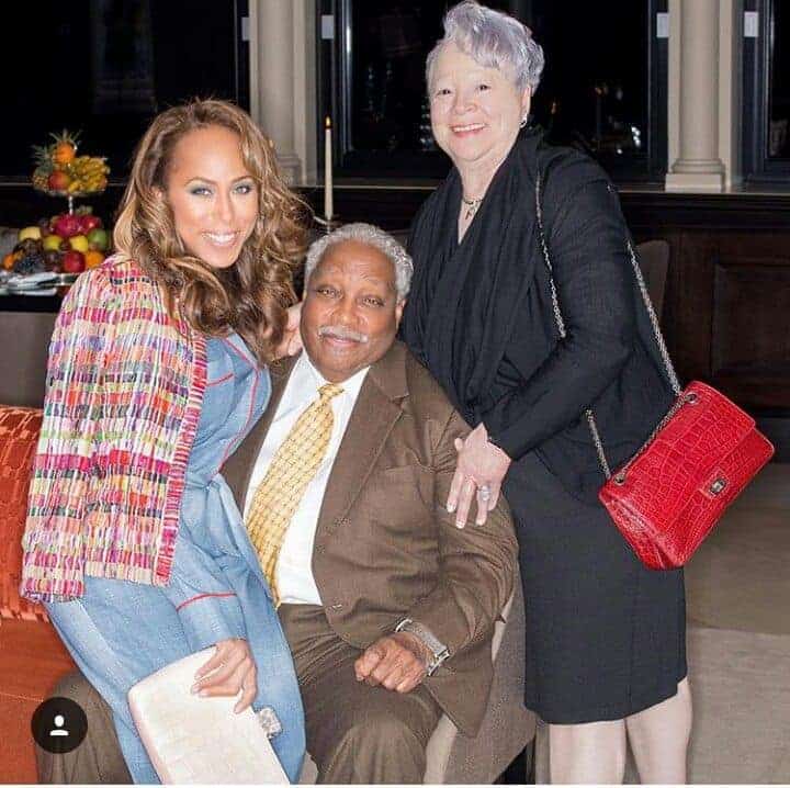 Image of Marjorie Harvey with her father and mother, Doris Bridges